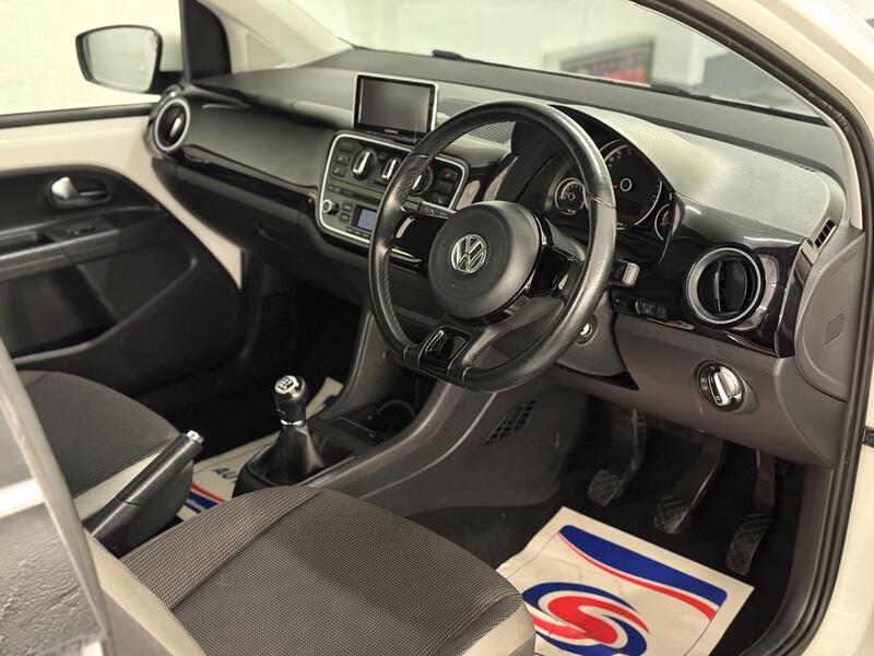 VOLKSWAGEN UP