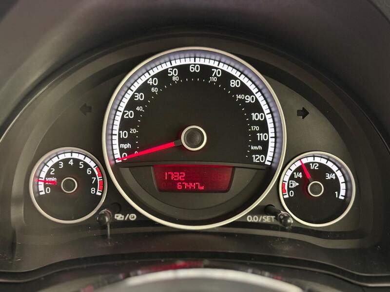 VOLKSWAGEN UP