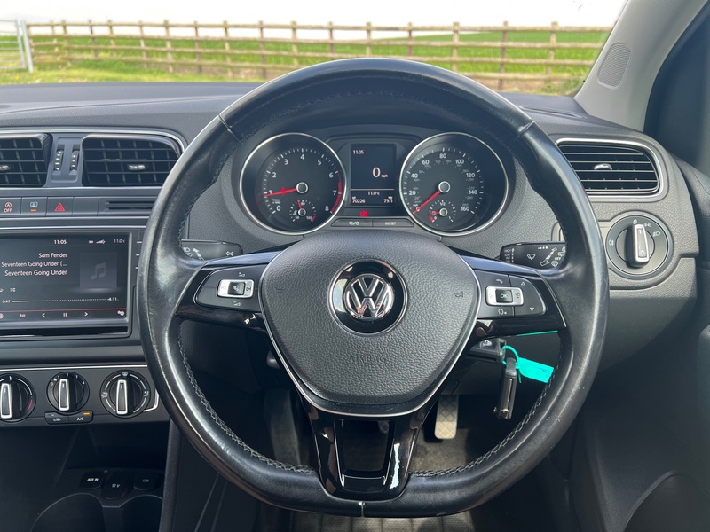 VOLKSWAGEN POLO